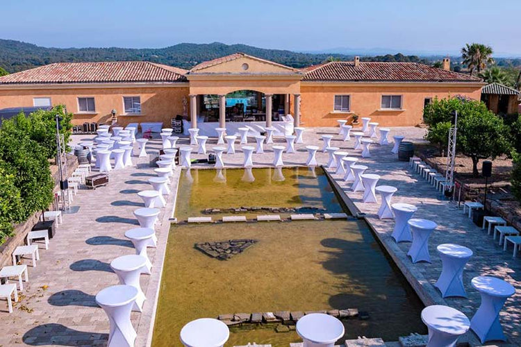 Théâtre de verdure de 800 m² pour vos événements professionnels en plein air dans le Var